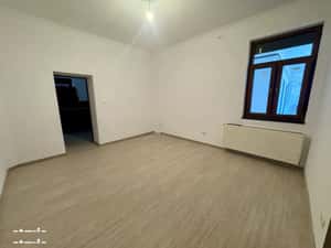 Vand apartament 2 camere, renovat, central-Turnul de Apa — miniatura 3