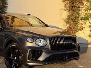 BENTLEY BENTAYGA EWB AZURE V8 – EXTENDED WHEELBASE LUXURY