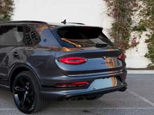 BENTLEY BENTAYGA EWB AZURE V8 – EXTENDED WHEELBASE LUXURY — miniatura 2