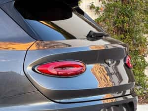 BENTLEY BENTAYGA EWB AZURE V8 – EXTENDED WHEELBASE LUXURY — miniatura 5