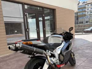 Aprilia rsv 1000rr — miniatura 4