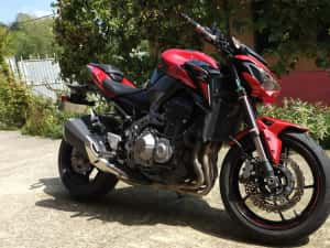 Kawasaki Z900 ABS 2018 – 30.500 km – Anvelope Michelin Road 5 noi – 2 căști incluse — miniatura 4
