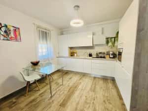 Braytim. Zona excelenta. Gradina proprie. Mobilat si utilat. Decomandat — miniatura 3