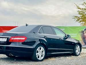 Mercedes E-Classe 350CDI 4Matic 7G-tronic Aut. Distronic Navi Xenon 2011 — miniatura 4