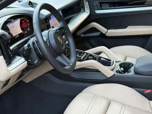 Porsche Cayenne 470 CP Hibrid 2025 — miniatura 2