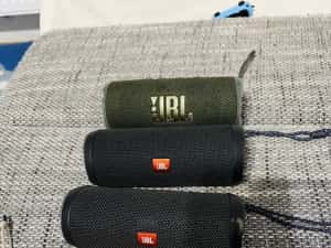 Vând boxe JBL Flip 3 /Flip 4 /Flip 6 impecabile — miniatura 10
