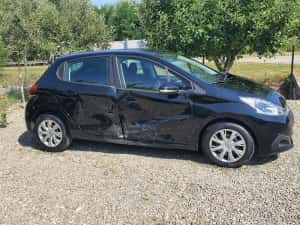 Peugeot 208 12i 27000km reali avariat lovit — miniatura 5