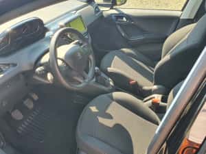 Peugeot 208 12i 27000km reali avariat lovit — miniatura 6