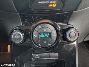 Ford Fiesta 1.6 TDCI Titanium — miniatura 9