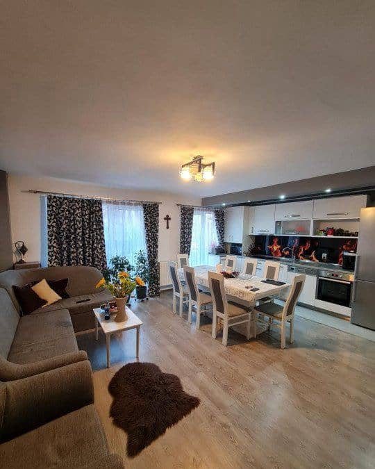 Apartament mobilat si utilat, 4 camere, garaj si parcare, la 5 minute — fotografie 1 din 5
