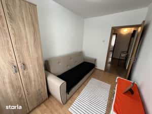INCHIRIEZ apartament 3 camere ,zona Vasile Aaron — miniatura 6