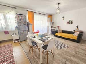 Apartament 2 camere de vanzare in Floresti