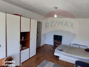 Apartament 1 cameră în Centru – Bd. Revoluției, balcon mare — miniatura 3