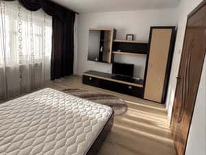 Garsoniera petrosani zona primarie — miniatura 2