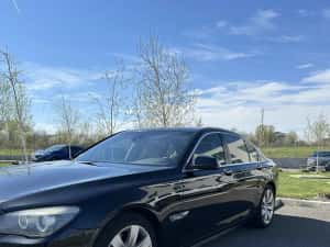 BMW 740 xDrive 2011 — miniatura 2