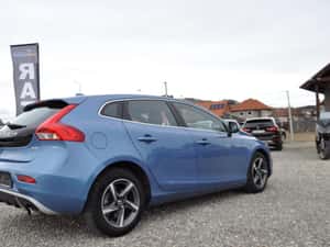 Volvo V40 2.0D R-Design — miniatura 6
