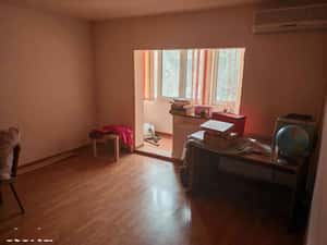 Apartament 3 camere, etaj 1, zonă 9 Mai — miniatura 3