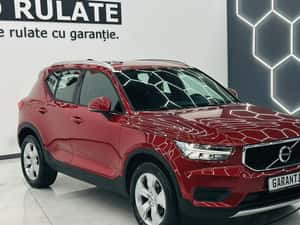 VOLVO XC40 MOMENTUM — miniatura 2