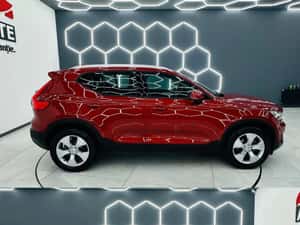 VOLVO XC40 MOMENTUM — miniatura 3
