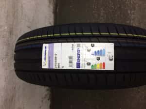 Anvelopa michelin 215/65/17 — miniatura 5