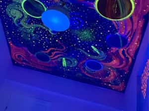 Pictura neon pe perete, murala copii, U.V, Neon, pictura fosforescenta — miniatura 1