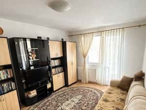 Apartament 3 camere, decomandat, etaj 1/4, mobilat, utilat, zona Astra — miniatura 3