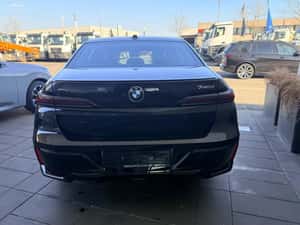 BMW 740 Berlină second-hand, 4.980 km, Diesel — miniatura 3