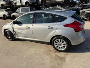 Ford Focus 3 2011 1.6 euro 5 avariat lovit avariate — miniatura 5