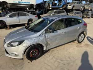 Ford Focus 3 2011 1.6 euro 5 avariat lovit avariate — miniatura 6