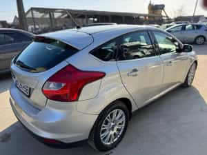 Ford Focus 3 2011 1.6 euro 5 avariat lovit avariate — miniatura 10