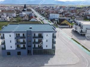 Apartament la cheie cu 3 camere si balcon zona Pictor Brana Selimbar — miniatura 2