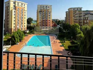 Inchiriere studio dublu Cosmopolis cu piscina si loc de parcare