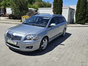 Toyota  avensis combi — miniatura 3