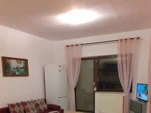 Proprietar inchiriez apartament pe Calea Martirilor — miniatura 1