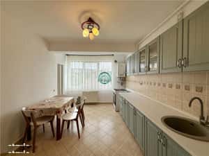 Apartament cu 3 camere si 2 bai de inchiriat, modern, in 7 Noiembrie