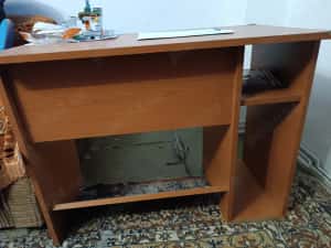 Birou cu suport tastatura, stare buna, dinensiuni 90 50 70 — miniatura 2