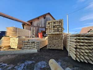 Stalpi rotunzi pentru gard din lemn tratat — miniatura 6