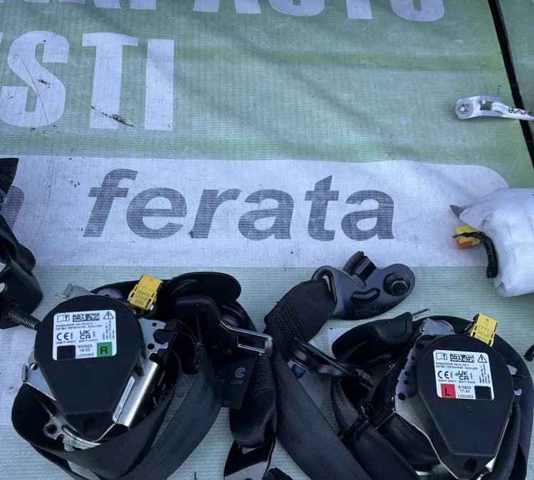Centuri siguranță stânga , dreapta spate Ford Kuga 2021 — fotografie 1 din 10