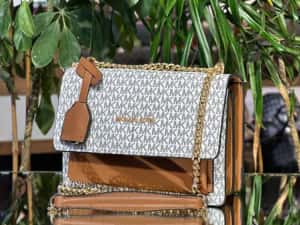 Geanta Michael Kors Noua !!! Dimensiuni 23/17 !!!