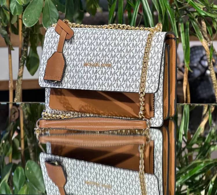 Geanta Michael Kors Noua !!! Dimensiuni 23/17 !!! — fotografie 1 din 10