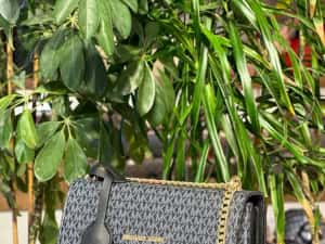 Geanta Michael Kors Noua !!! Dimensiuni 23/17 !!! — miniatura 4