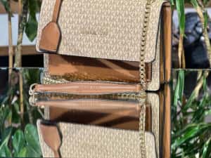 Geanta Michael Kors Noua !!! Dimensiuni 23/17 !!! — miniatura 5