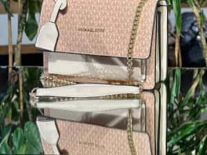 Geanta Michael Kors Noua !!! Dimensiuni 23/17 !!! — miniatura 6