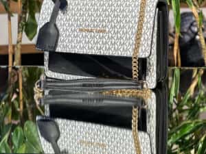Geanta Michael Kors Noua !!! Dimensiuni 23/17 !!! — miniatura 7