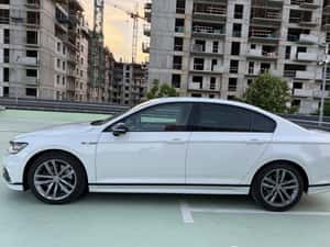 Volkswagen Passat Automată 239 HP Diesel — miniatura 4