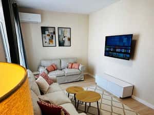 Inchiriez apartament cu 2 camere, in bloc nou — miniatura 2