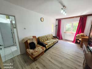 Apartament 2 camere, mobilat si utilat, zona 9 Mai — miniatura 3