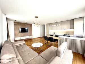 APARTAMENT DE VIS IN URBAN PLAZA – 2 CAMERE DECOMANDAT, FINISAJE PRE