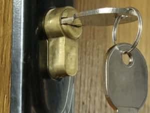 Lacatus/Locksmith 24h/Deblocari USI NONSTOP/Deblocari M — miniatura 6