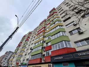 4 Camere, Calea Rahova-Mihail Sebastian, stradal, bloc reabilitat — miniatura 1